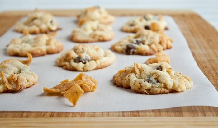 Biscotti con Gocce di Cioccolato Fritti 2 Biscotti Fritos al Cioccolato, una delizia dolce e salata con patatine di mais