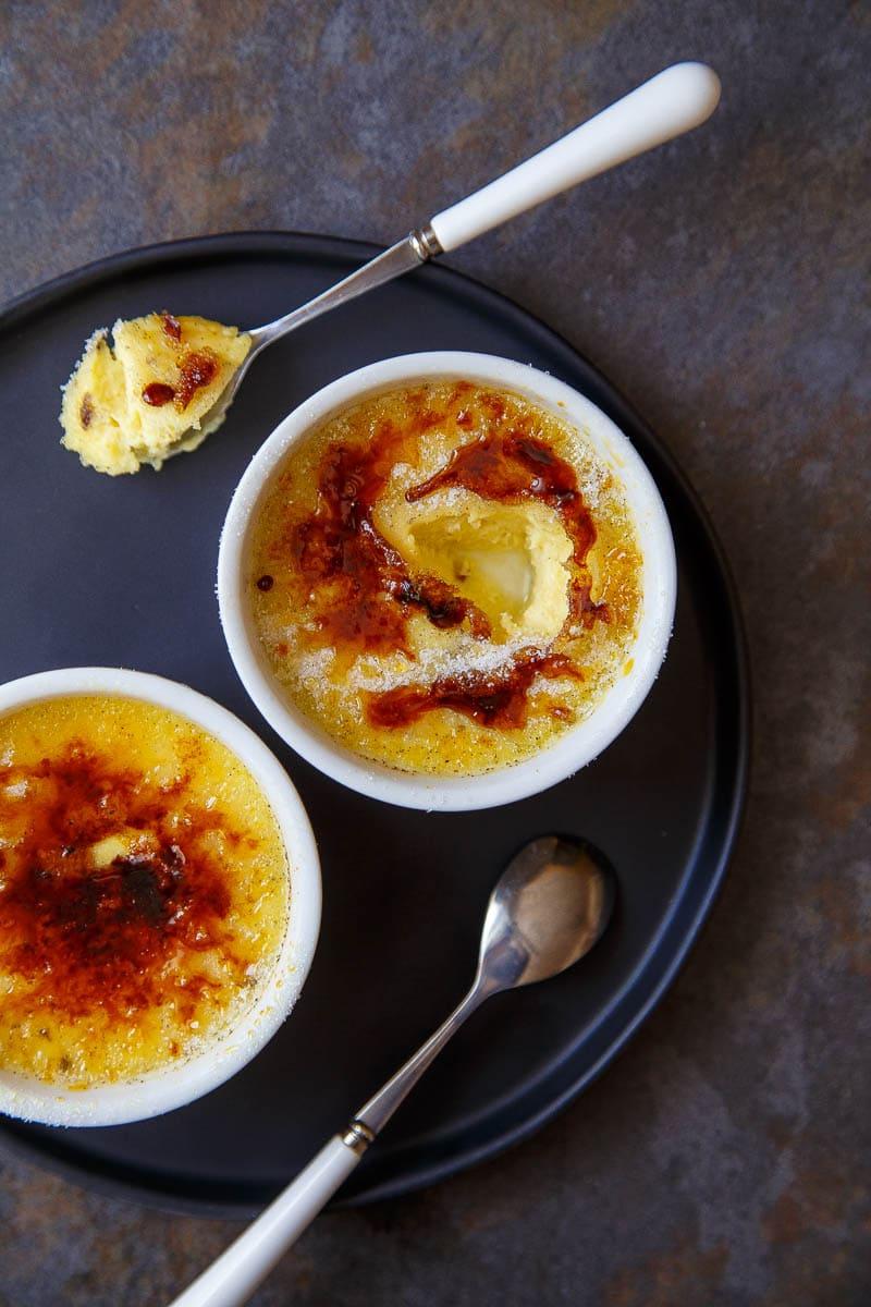 Crema Brûlée fatta nella slow cooker. Cuoce in sole 2 ore!