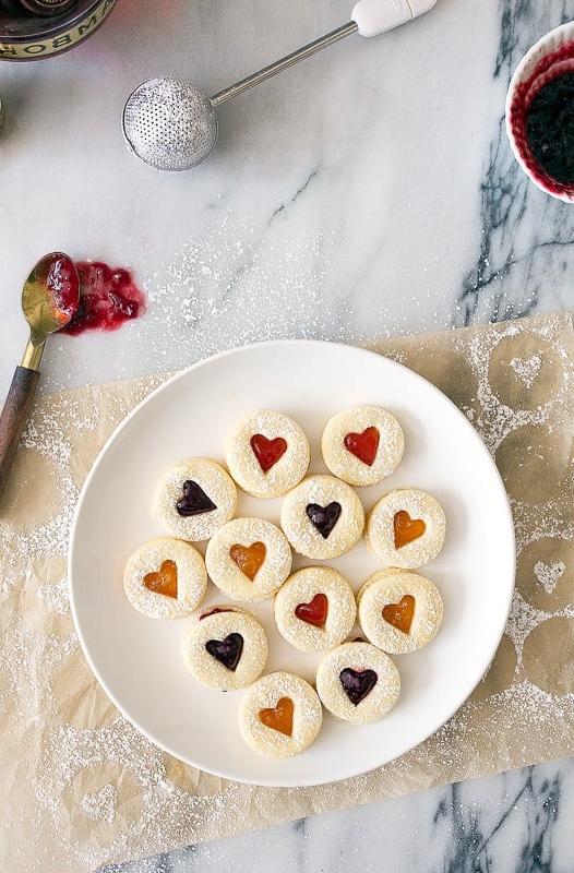 Ricetta biscotti Linzer: Ricetta facile per biscotti al burro da stendere per fare i biscotti Linzer