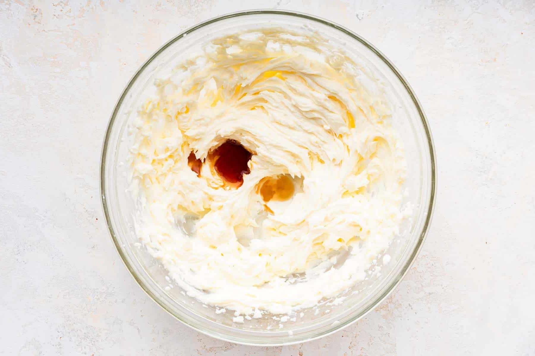 **Tortina di Carote con Glassa al Formaggio Cremoso al Caramello** 11 Glassa cremosa con un tocco di vaniglia, che ne arricchisce il profumo.