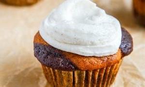 Cupcakes di zucca e cioccolato, perfetti per l'autunno.