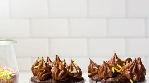 Cupcakes al cioccolato in piccole quantità.