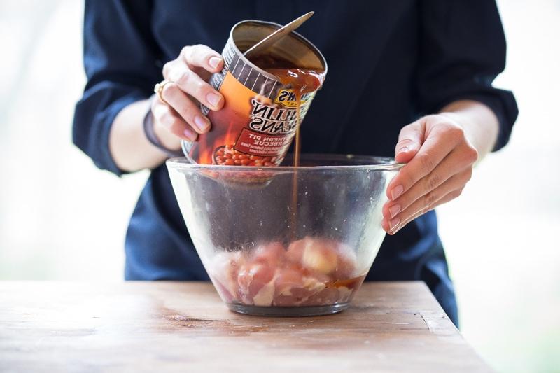 Patate ripiene con fagioli, pollo al barbecue e formaggio