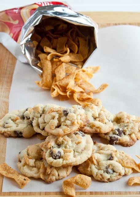 Biscotti con Gocce di Cioccolato Fritti 3 Biscotti Fritos al Cioccolato, texture croccante e sapore unico, foto ravvicinata