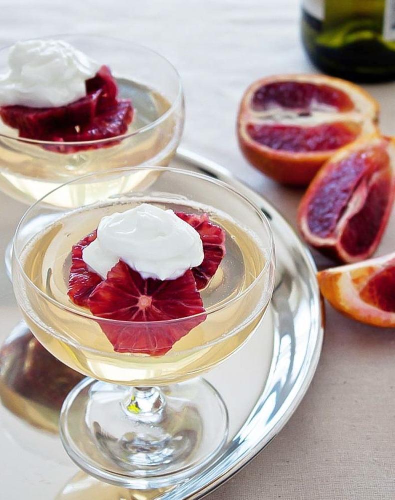 Moscato Gelée (gelatina di vino) guarnita con fette di arance rosse