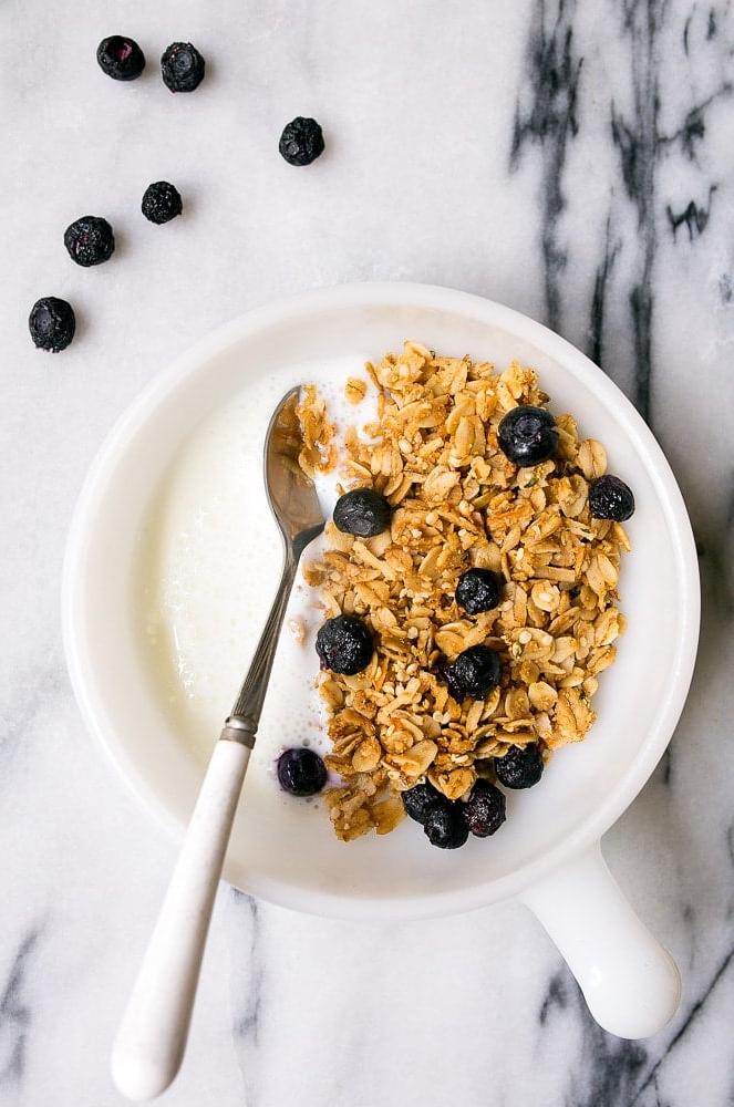 Granola per Bambini fatta con semi e cuori di canapa