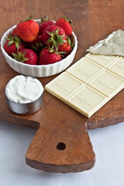 Vassoio di tartufi allo yogurt greco finiti e pronti da gustare