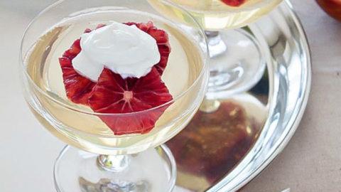 Gelatina di Moscato: Ricetta facile e veloce per un dessert elegante