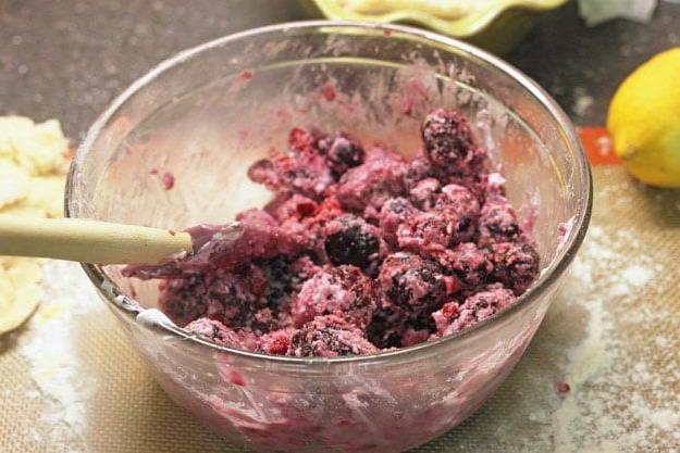 Preparazione Torta ai Frutti di Bosco