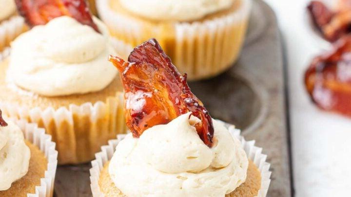 Cupcakes con sciroppo d'acero e pancetta croccante.