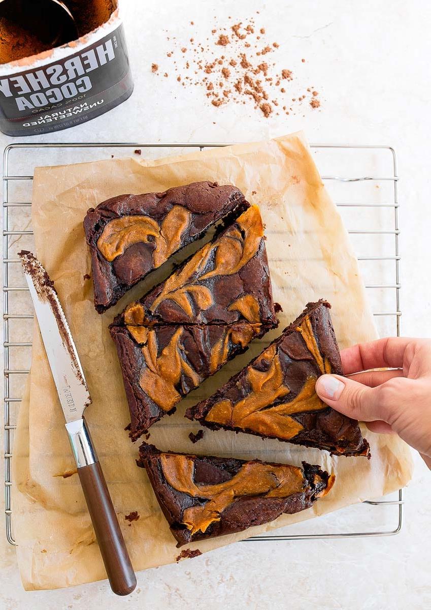 Brownies per due preparati in uno stampo da plumcake. Brownies con zucca
