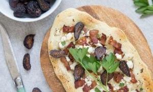 Pizza ai Fichi, Pancetta e Feta