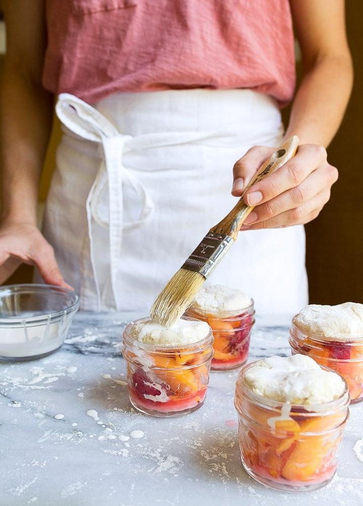 Cobbler di Pesche e Lamponi in Vasetti Mason