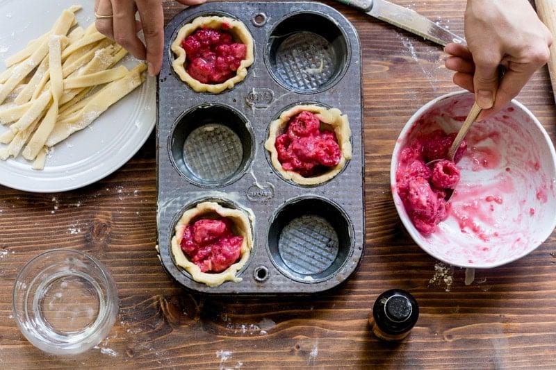 Una ricetta per crostate preparate nello stampo da muffin