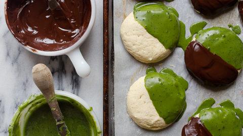 Biscotti Neri e Matcha 2 Biscotti con Tè Matcha in Polvere e cioccolato