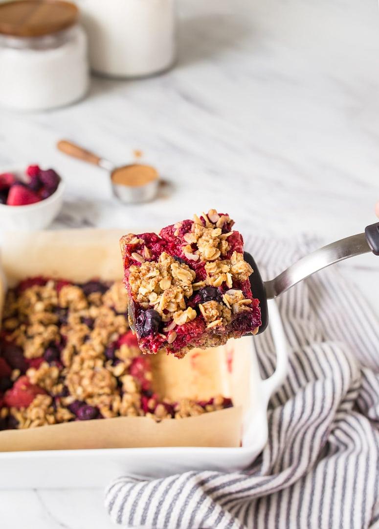 Barrette di Avena ai Frutti di Bosco Misti: Ricetta veloce e nutriente per la colazione, lo spuntino dei bambini e la merenda.