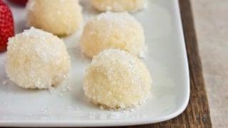 Tartufi allo Yogurt Greco 6 Tartufi allo Yogurt Greco con cioccolato e fragole