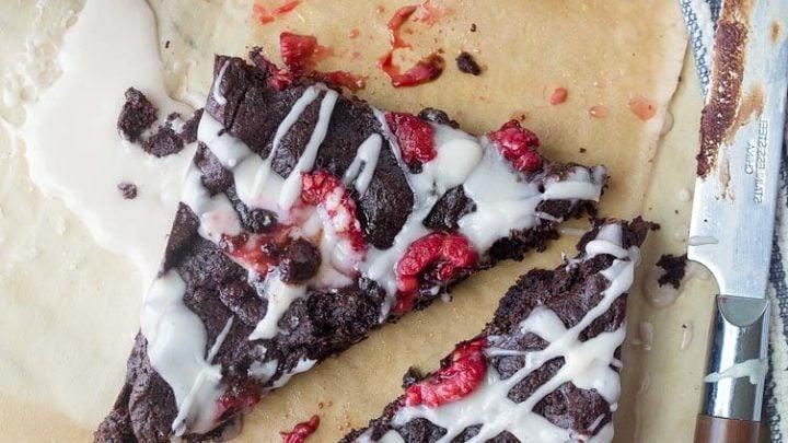Brownies ai Lamponi per Due 7 Brownies ai Lamponi per Due. Piccola porzione di brownies per due. Dolce al lampone per due. Dessert al cioccolato di San Valentino per due!