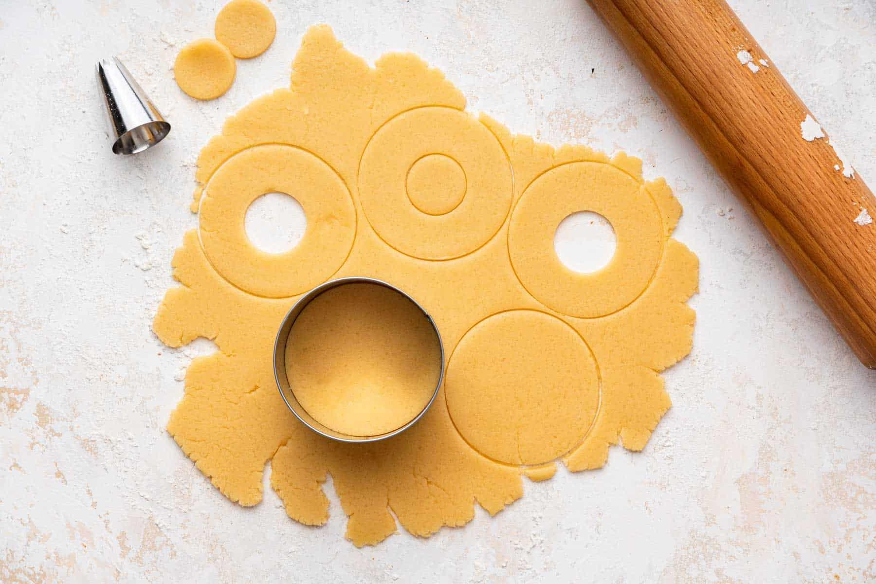 Biscotti Ciambella 9 Using round cookie cutters on sugar cookie dough with rolling pin.