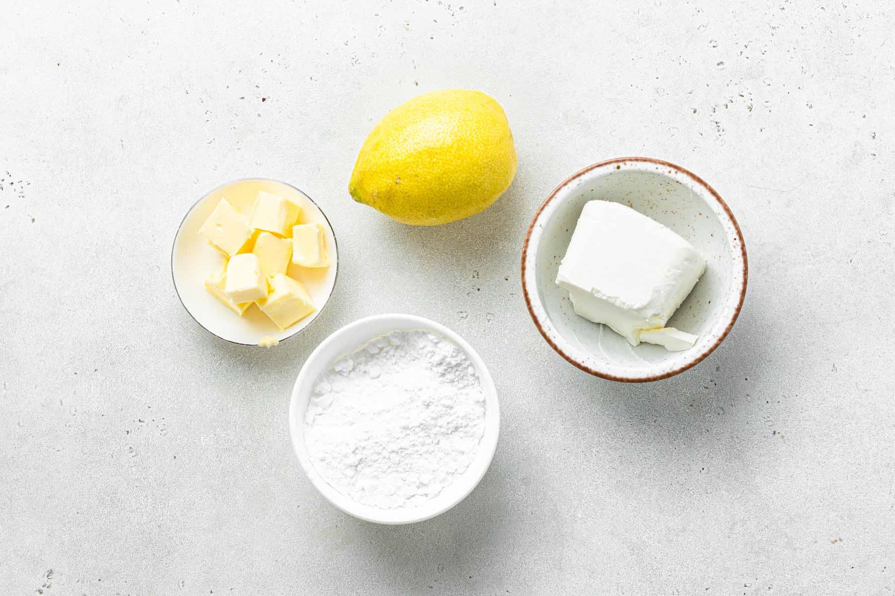 Ingredienti per glassa al formaggio spalmabile e limone.