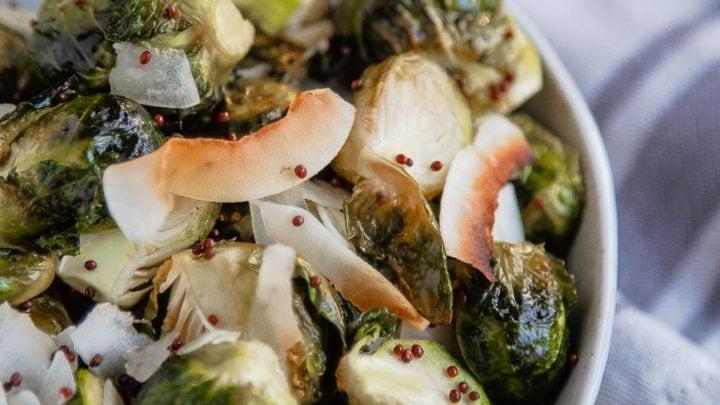 Cavolini di Bruxelles al Cocco con Semi di Senape Neri