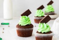Mint Chocolate Peak Cupcakes
