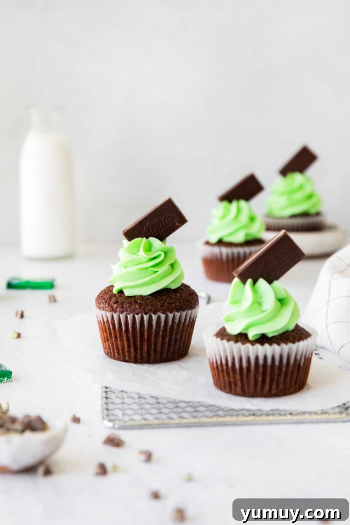 Mint Chocolate Peak Cupcakes 1 featured 18281