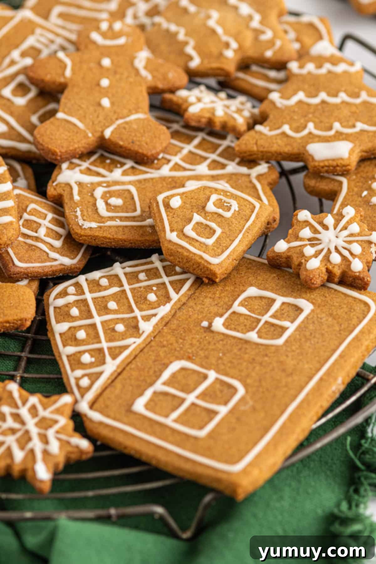 Festive Gingerbread Treats 3 Close-up, three-quarters view of easy gingerbread cookies elegantly arranged on a round wire cooling rack, ready for festive presentation.