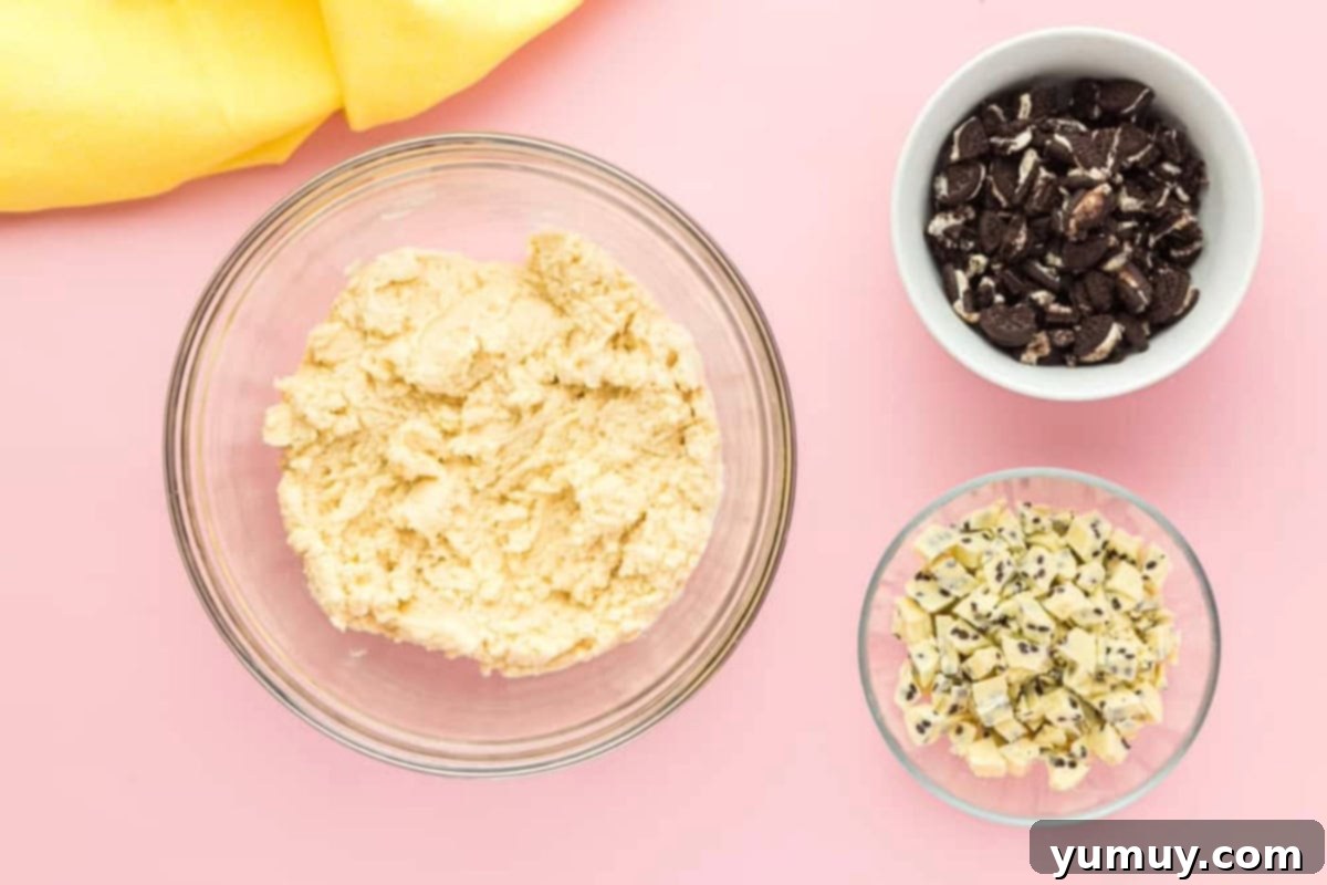 Safe-to-Eat Oreo Cookie Dough 10 Raw edible cookie dough in a glass bowl.
