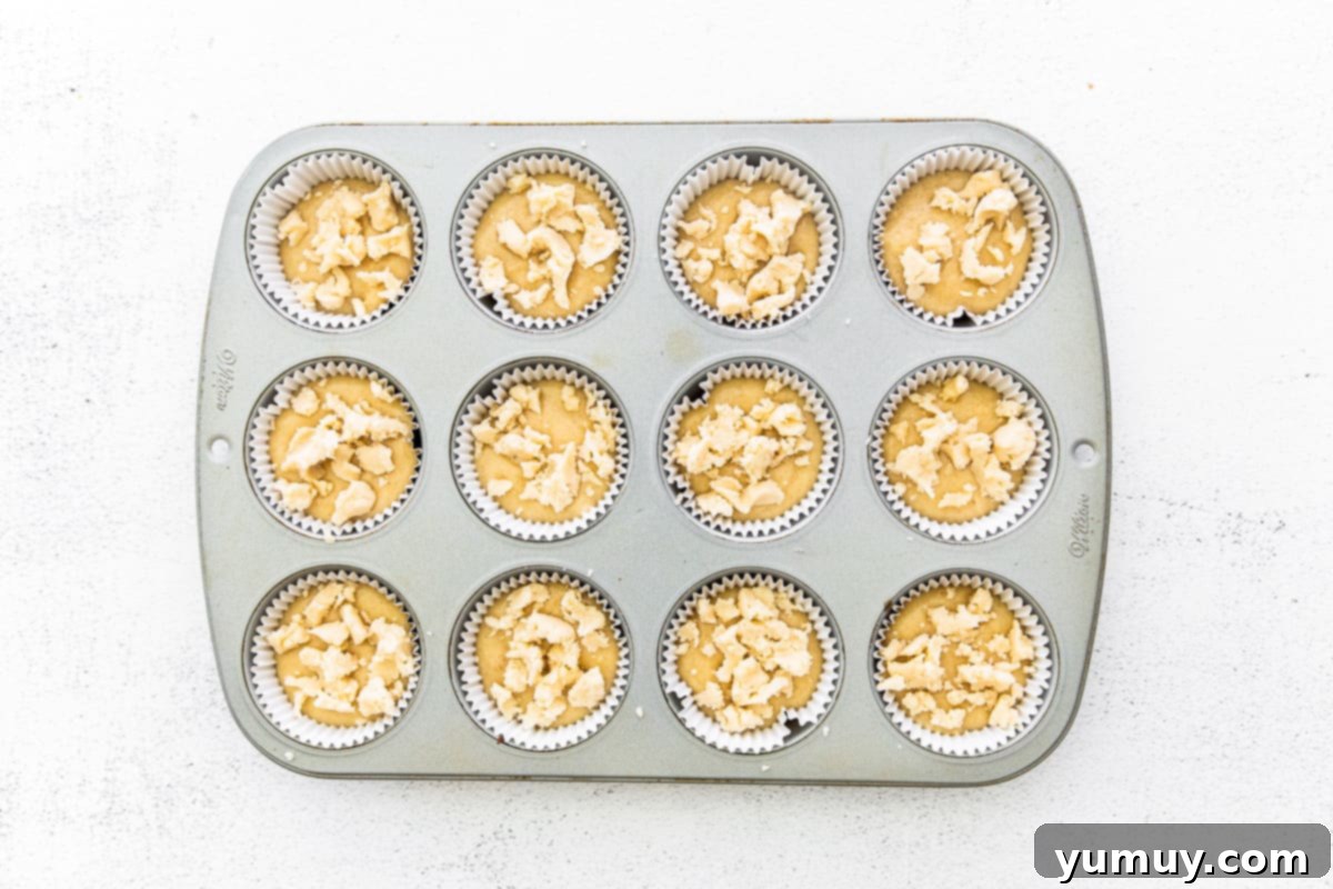 Golden Apple Crumb Cupcakes 5 how to make apple pie cupcakes